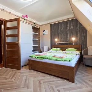 valentin-deluxe-apartman.hotels-hajduszoboszlo-hungary.com/