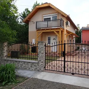 marinica-apartman-ii.hotels-hajduszoboszlo-hungary.com/